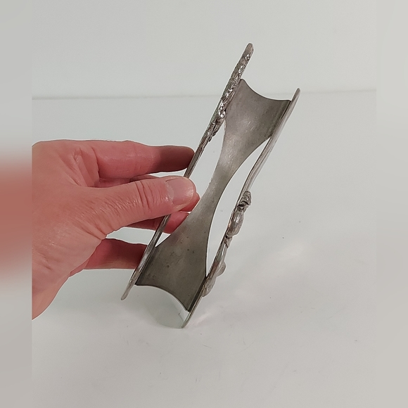 Perfect pewter letter holder for golf enthusiasts. - Picture 5 of 8